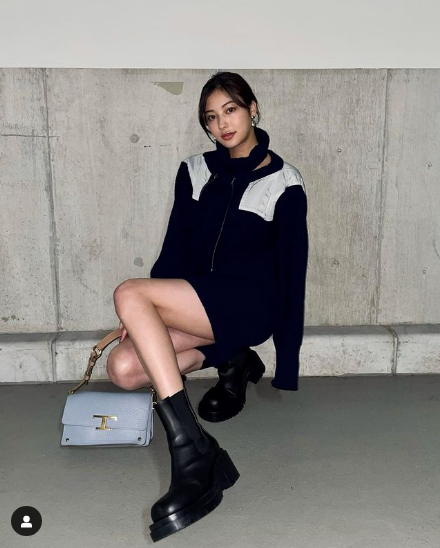 Trang cá nhân của cô luôn cập nhật hình ảnh cuộc sống thường ngày, những địa điểm du lịch và bạn bè thân thiết.