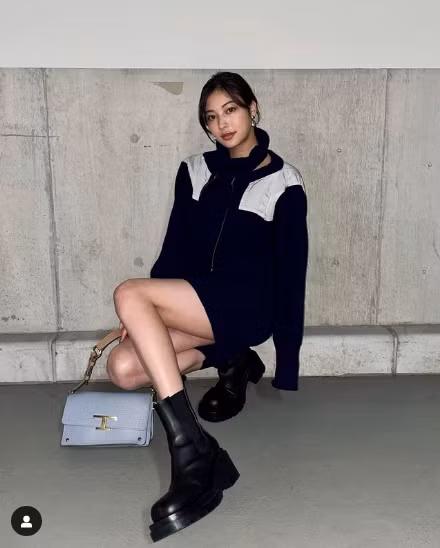 Trang cá nhân của cô luôn cập nhật hình ảnh cuộc sống thường ngày, những địa điểm du lịch và bạn bè thân thiết.