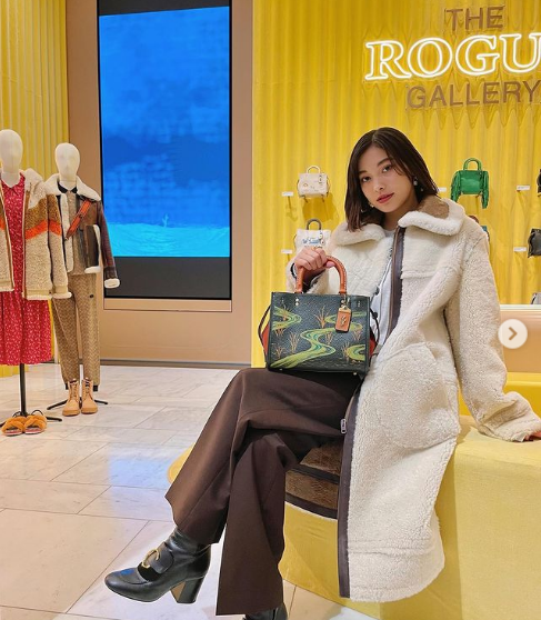 Thừa hưởng nét đẹp lai giữa Châu Á và Trung Đông từ cha mẹ, thân hình đẹp, gương mặt thanh tú, người đẹp Nhật Bản đã theo đuổi ước mơ làm người mẫu vài năm nay.