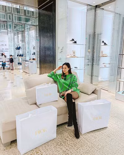 Sau khi kết hôn với con trai tỷ phú Hoàng Kiều, Đào Lan Phương sở hữu cuộc sống sang chảnh.