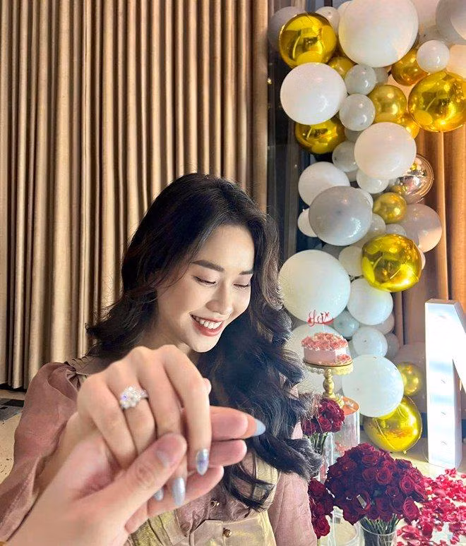 Cuối tháng 11 năm ngoái, MC xinh nhất VTV gây chú ý khi tuyên bố "theo chồng bỏ cuộc chơi".