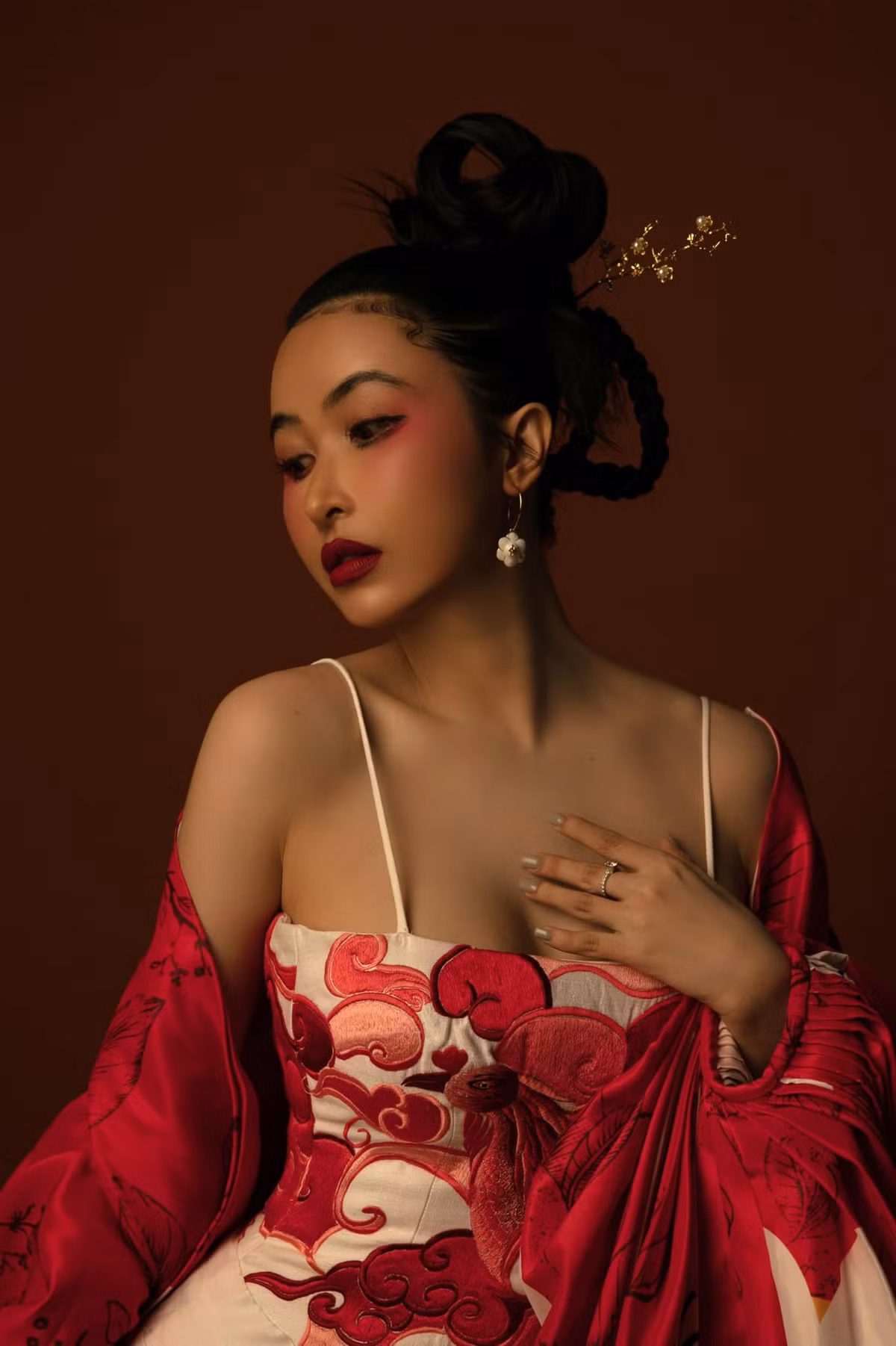 Nhiều người dành lời khen có cánh cho mẹ 2 con với thân hình chuẩn đẹp đồng hồ cát.