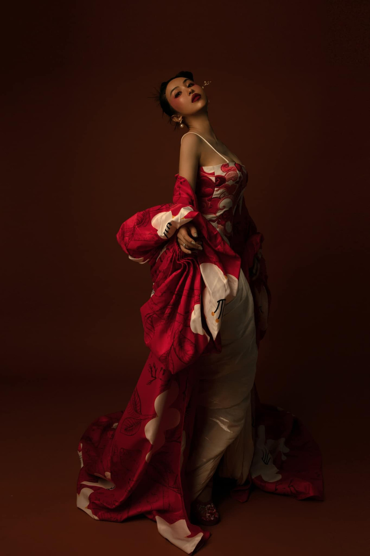 Không hoạt động trong showbiz nhưng Mina Phạm vẫn là cái tên hot thu hút nhiều sự quan tâm của cộng đồng mạng.