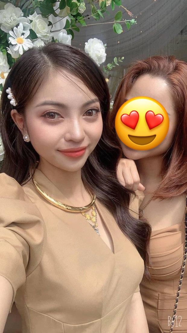 Và ngày hôm nay cư dân mạng bất ngờ lan truyền loạt ảnh Nhật Lê tổ chức đám cưới. Vì không công bố gì nên những khoảnh khắc này đã làm netizen hết sức tò mò.