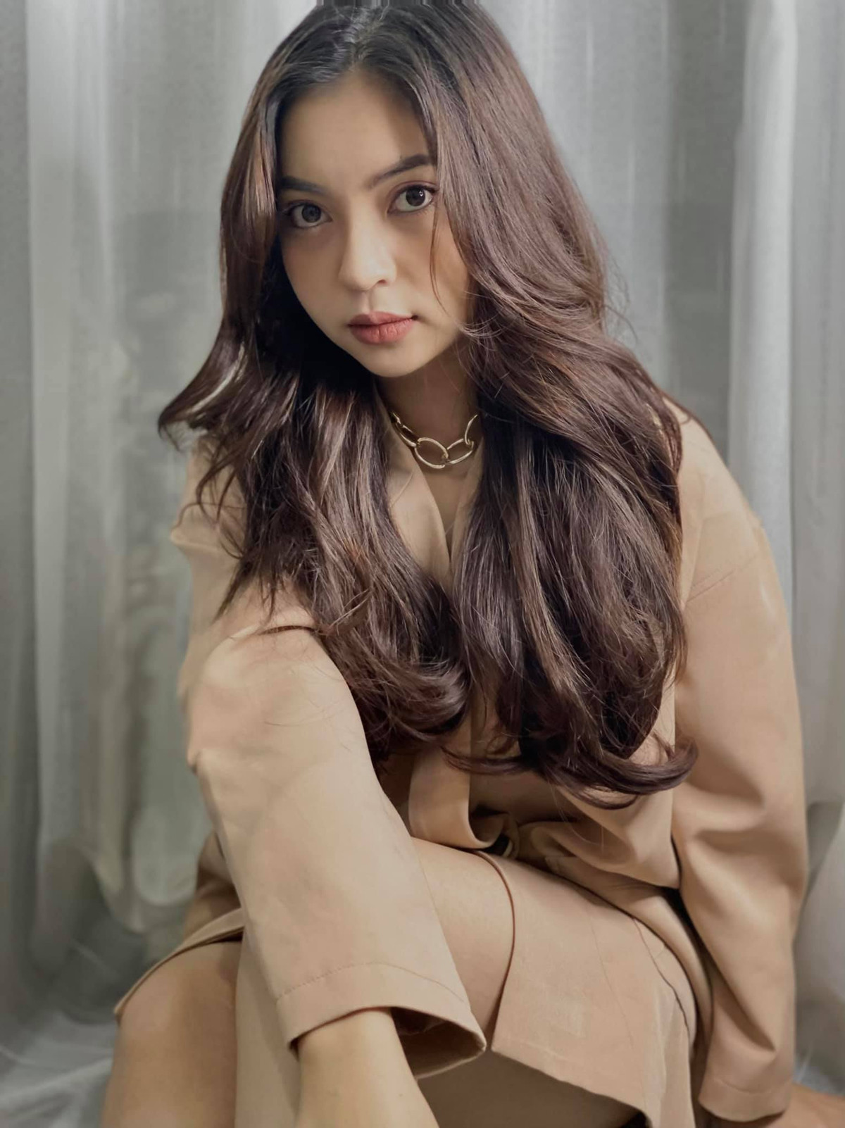 Dù đã chẳng là gì của nhau nhưng hot girl xứ Quảng luôn là gương mặt được truyền thông săn đón, cư dân mạng quan tâm. Ảnh: Tổng hợp