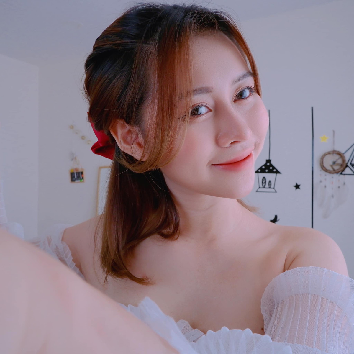 Hài hước, nhây nhây là vậy nhưng không ai phủ nhận được nhan sắc của Việt Phương Thoa.