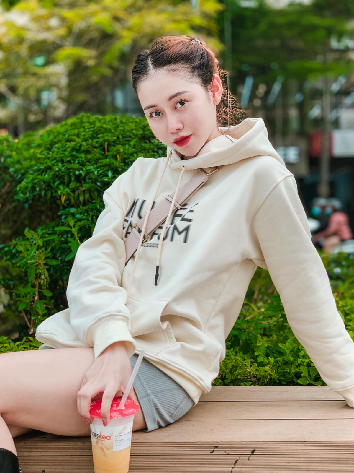 Nhan sắc xinh đẹp và body nóng bỏng là điểm cộng lớn khiến TikToker sinh năm 1998 thu về hàng triệu lượt xem trong các video.