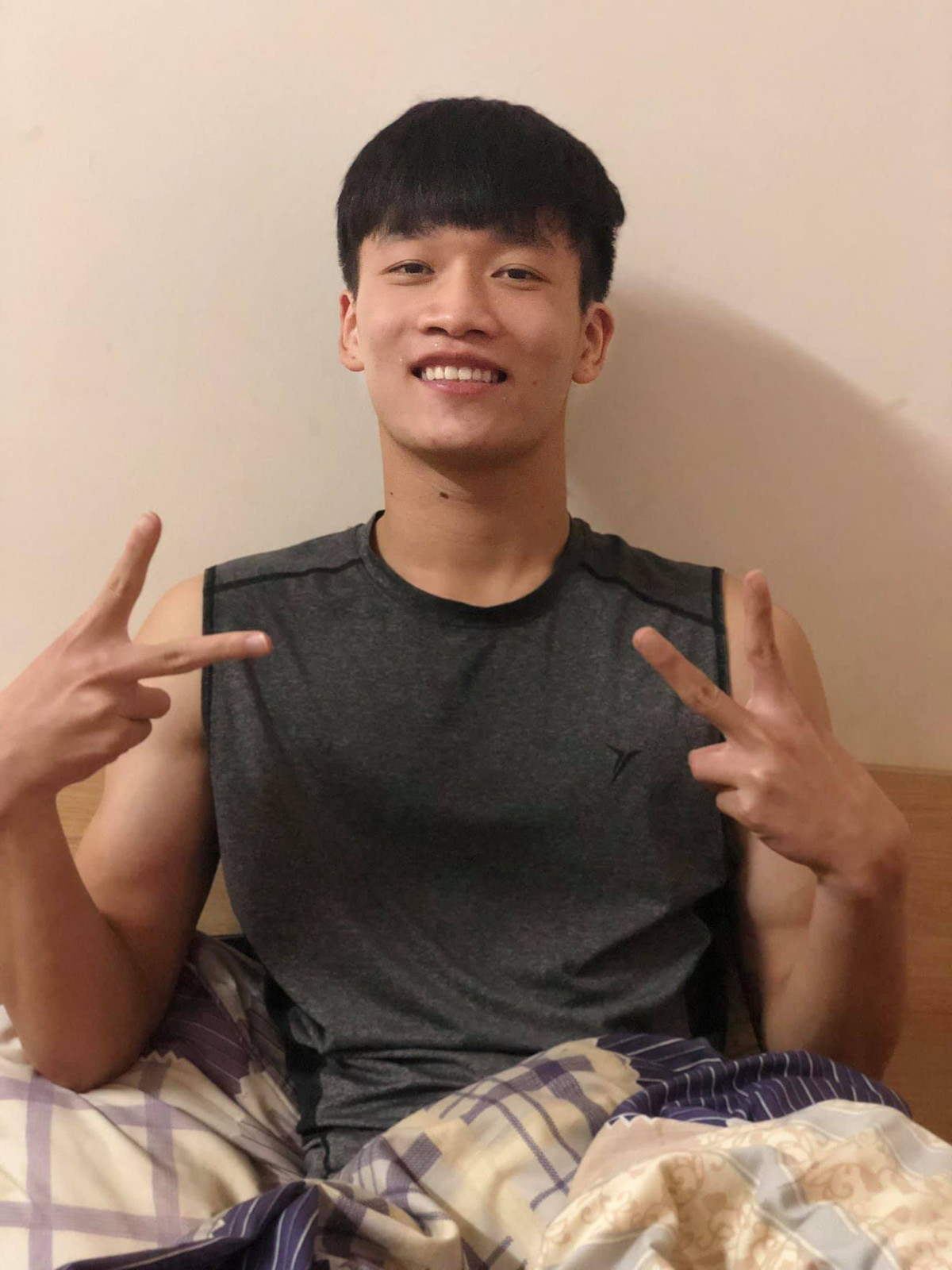 Vào ngày 6/1, cầu thủ Hoàng Đức có kết quả dương tính với COVID-19 khi về Hải Dương thăm gia đình.