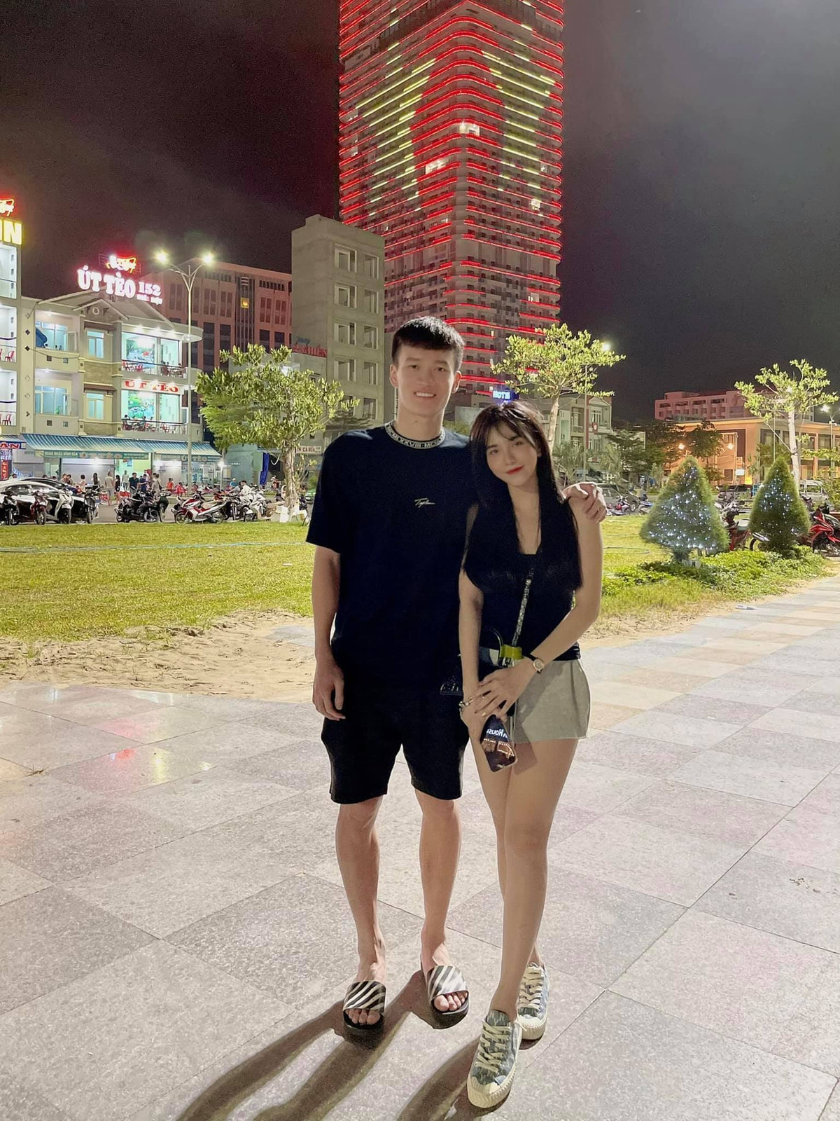 Dẫu vậy, cặp đôi Hoàng Đức - Gia Hân vẫn khiến người hâm mộ an tâm bởi từ khi công khai hẹn hò, cả hai chưa từng vướng vào tin đồn đổ vỡ. Ảnh: Tổng hợp