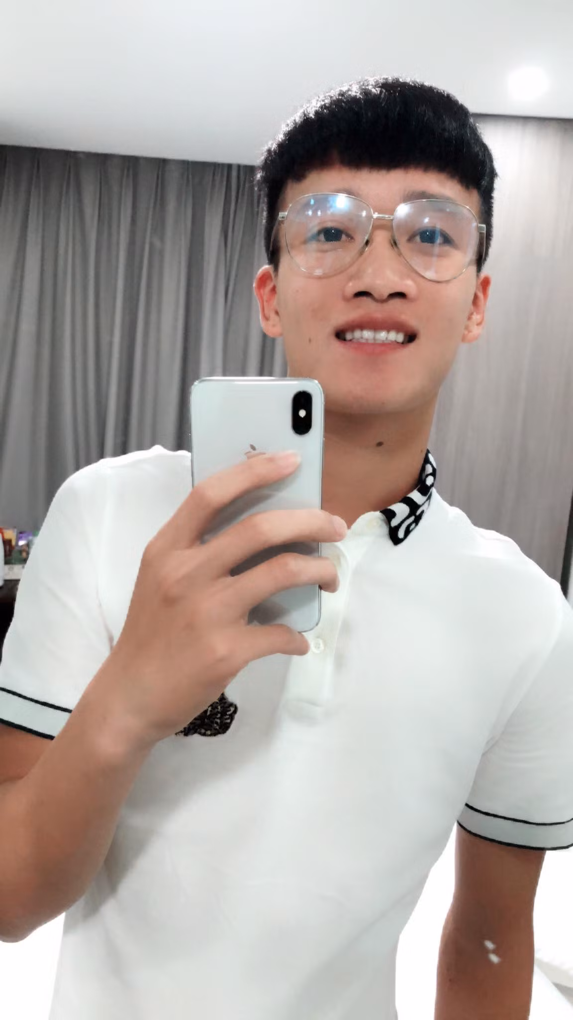 Theo thông tin mới nhất, Hoàng Đức xét nghiệm nhanh trong ngày 11/1 đã có kết quả âm tính, nhưng hiện tại chàng cầu thủ đang phải cách ly tại nhà.