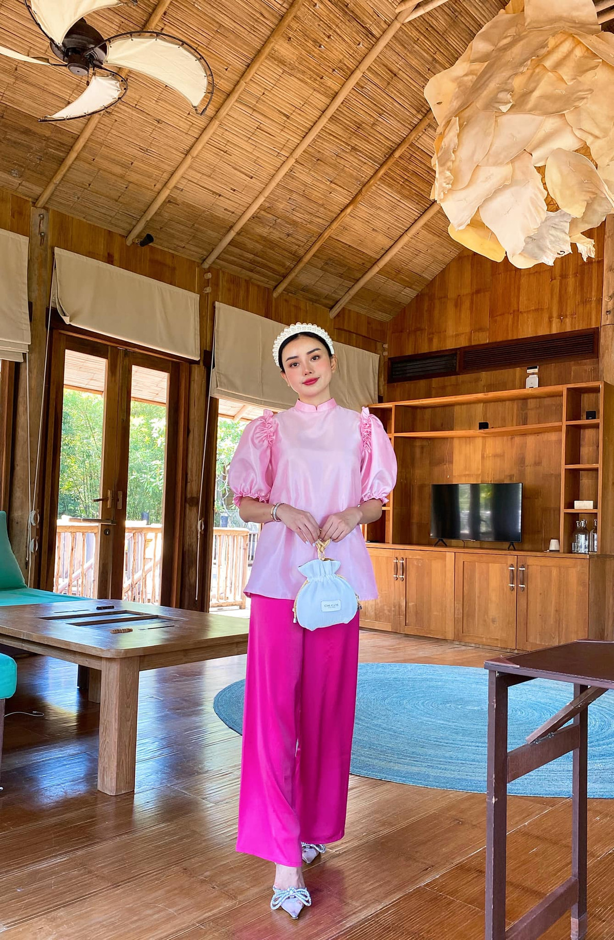 Sau khi sở hữu ngoại hình như mong muốn, cuộc sống của "hot girl thẩm mỹ" Angela Chu cũng sang trang mới khi cô kết hôn với chồng đại gia Thái Lan.