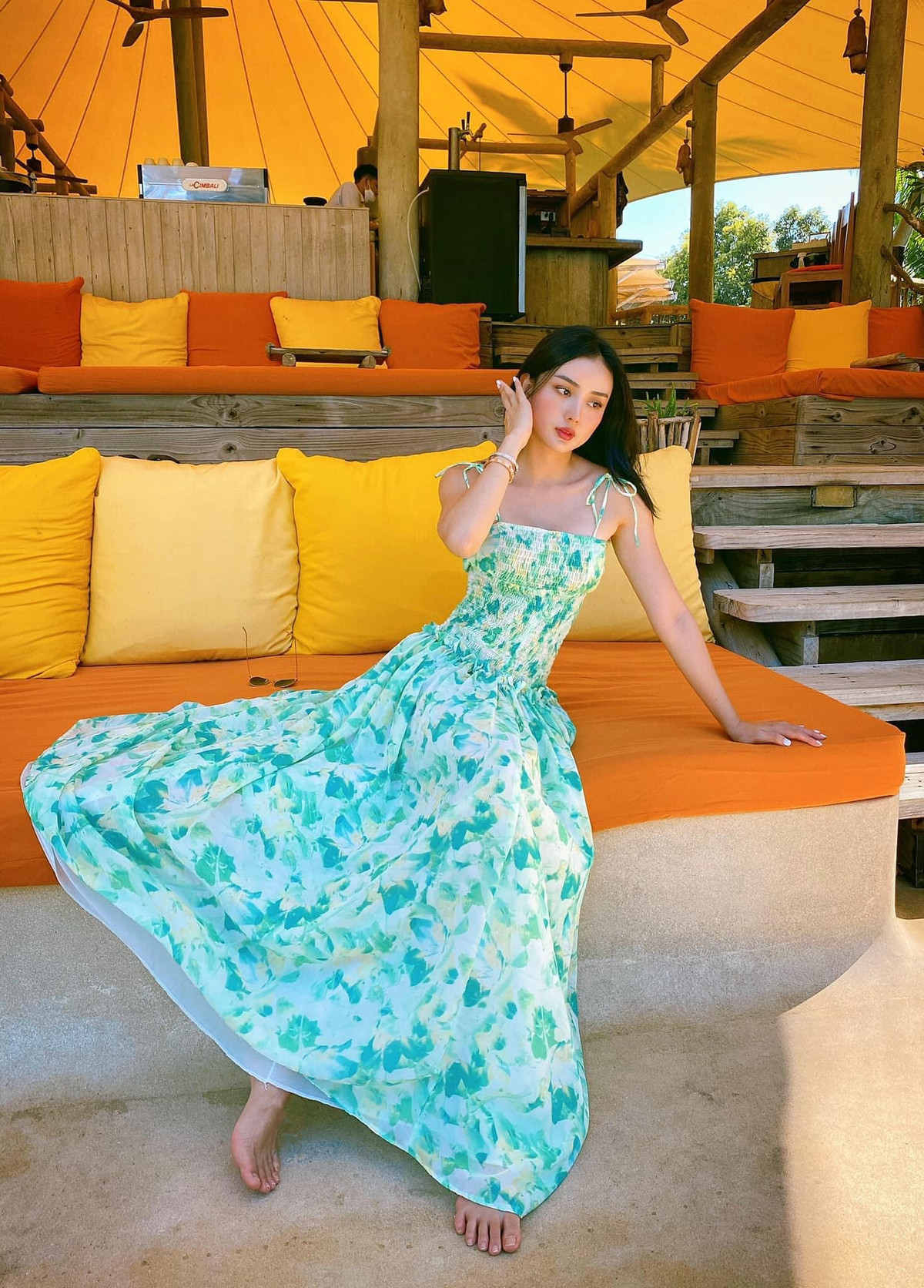 Gia đình chồng cô cũng thuộc gia tộc giàu có, nổi tiếng trên đất Thái.