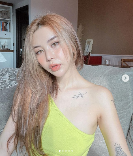 Ở thời điểm hiện tại, sức nóng của Hạt Mít cũng không thề thuyên giảm, cô nàng là bà chủ, đồng sáng lập của chuỗi cửa hàng Nailroom với ngót nghét 20 cơ sở ở khắp cả nước, cùng doanh thu tiền tỷ mỗi tháng.