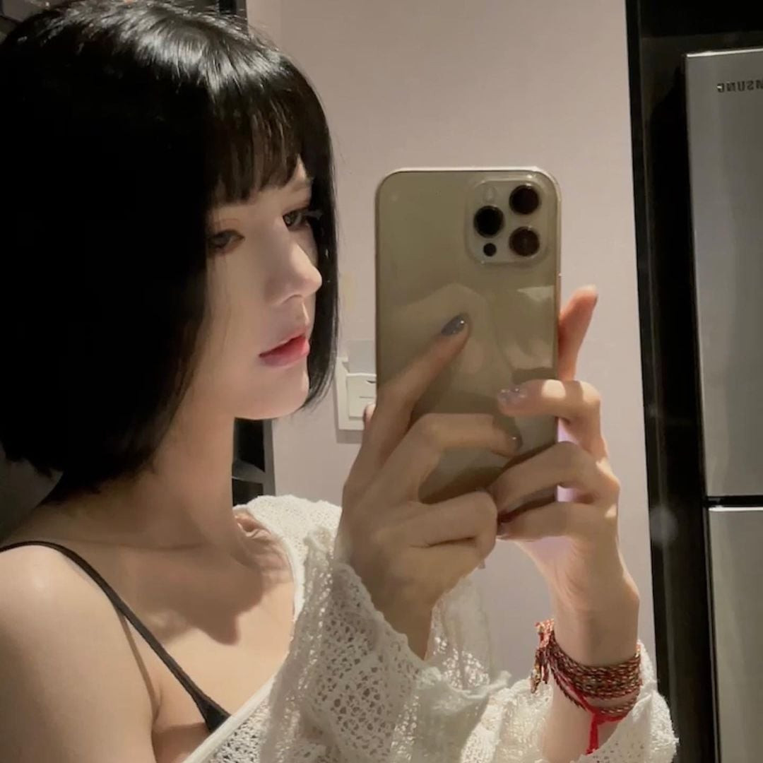 Không chỉ gây ấn tượng bởi gương mặt xinh như búp bê, Diệu Linh còn được nhiều bạn trẻ mến mộ với gu thời trang cool ngầu “có 1-0-2”.