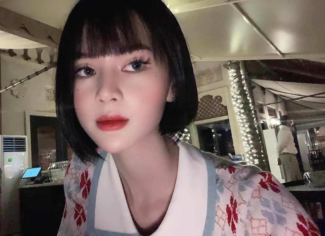 Dù hầu như không cười khi chụp ảnh, nhưng thần thái của Linh vẫn khiến nhiều người “thương nhớ”.