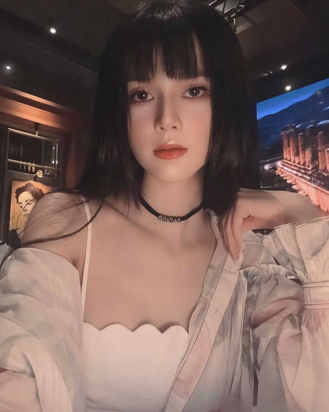 Nhiều người còn nhầm tưởng gái xinh này là con lai, nhưng thật ra bố mẹ Linh đều là người Việt Nam.