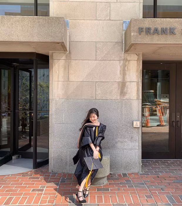 Trên trang cá nhân cho thấy Hà My chơi thân thiết với một số hot girl, YouTuber nổi tiếng như Chloe Nguyễn, Newyn Nguyên...