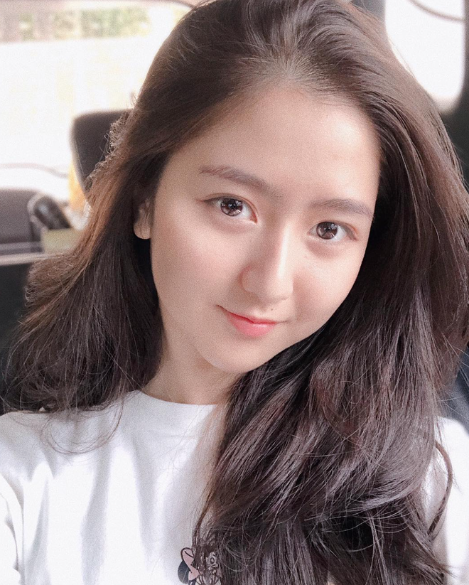 Đặc biệt, mặt mộc của người yêu Trí Thịt Boà cũng khá xinh đẹp dù không sử dụng lớp makeup hay qua phần mềm chỉnh sửa nào.