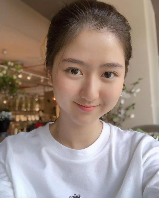 Hà My được đánh giá là khá kín tiếng. Trên Instagram gần 50 ngàn người theo dõi, cô chỉ đăng tải những hình ảnh của cuộc sống hằng ngày chứ không có tấm hình nào liên quan đến Trí Thịt Boà.