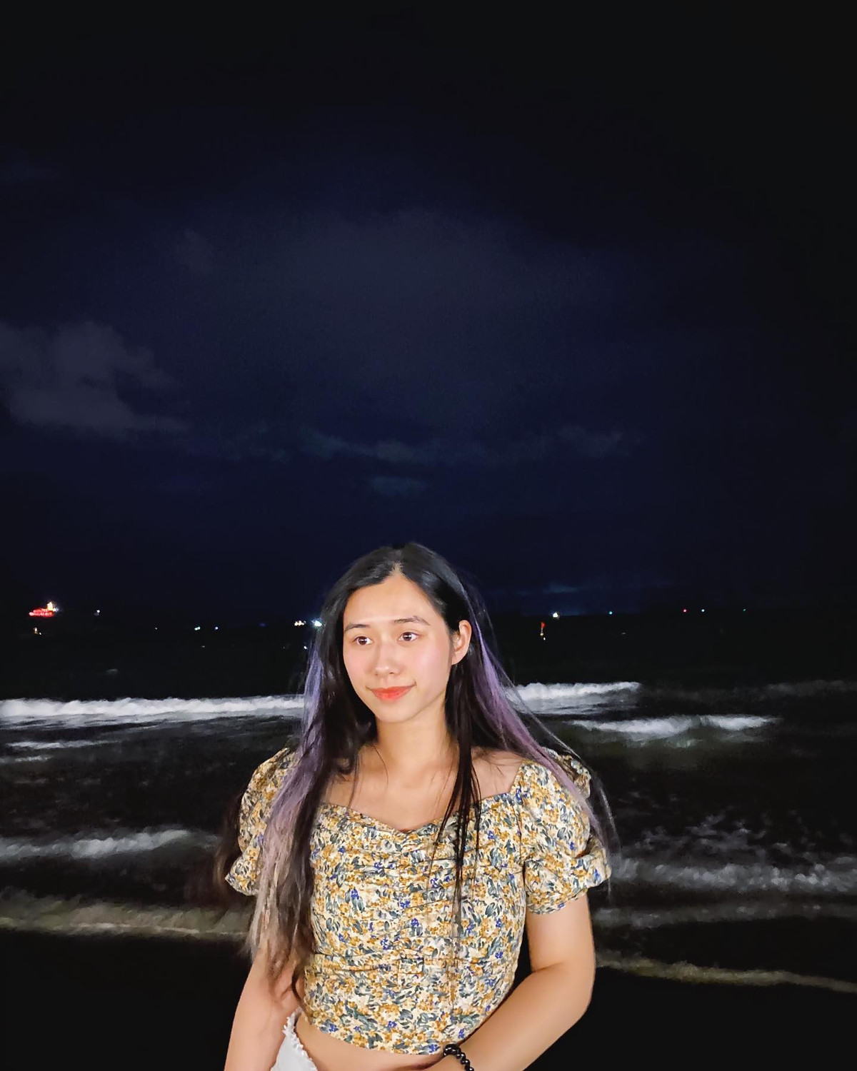 Sau khi có được tấm bằng cử nhân loại ưu, cô gái xinh đẹp này tiếp tục theo đuổi con đường học vấn khi quyết định học tiếp lên cao học.