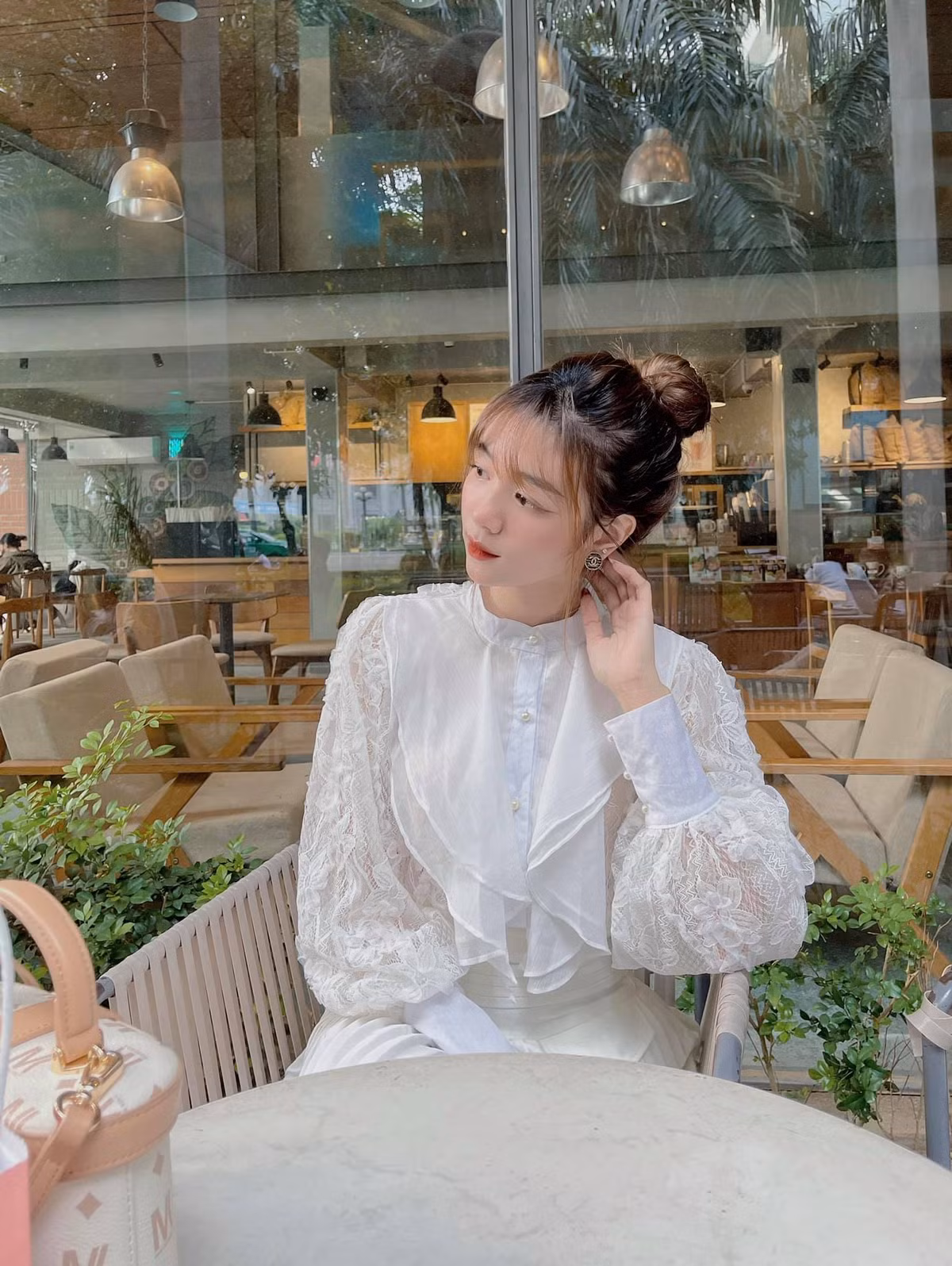 Chỉ sau thời gian ngắn, hot girl đến từ Nghệ An đã thu hút gần 20.000 lượt follow trên ᴍạɴɢ xã hội.