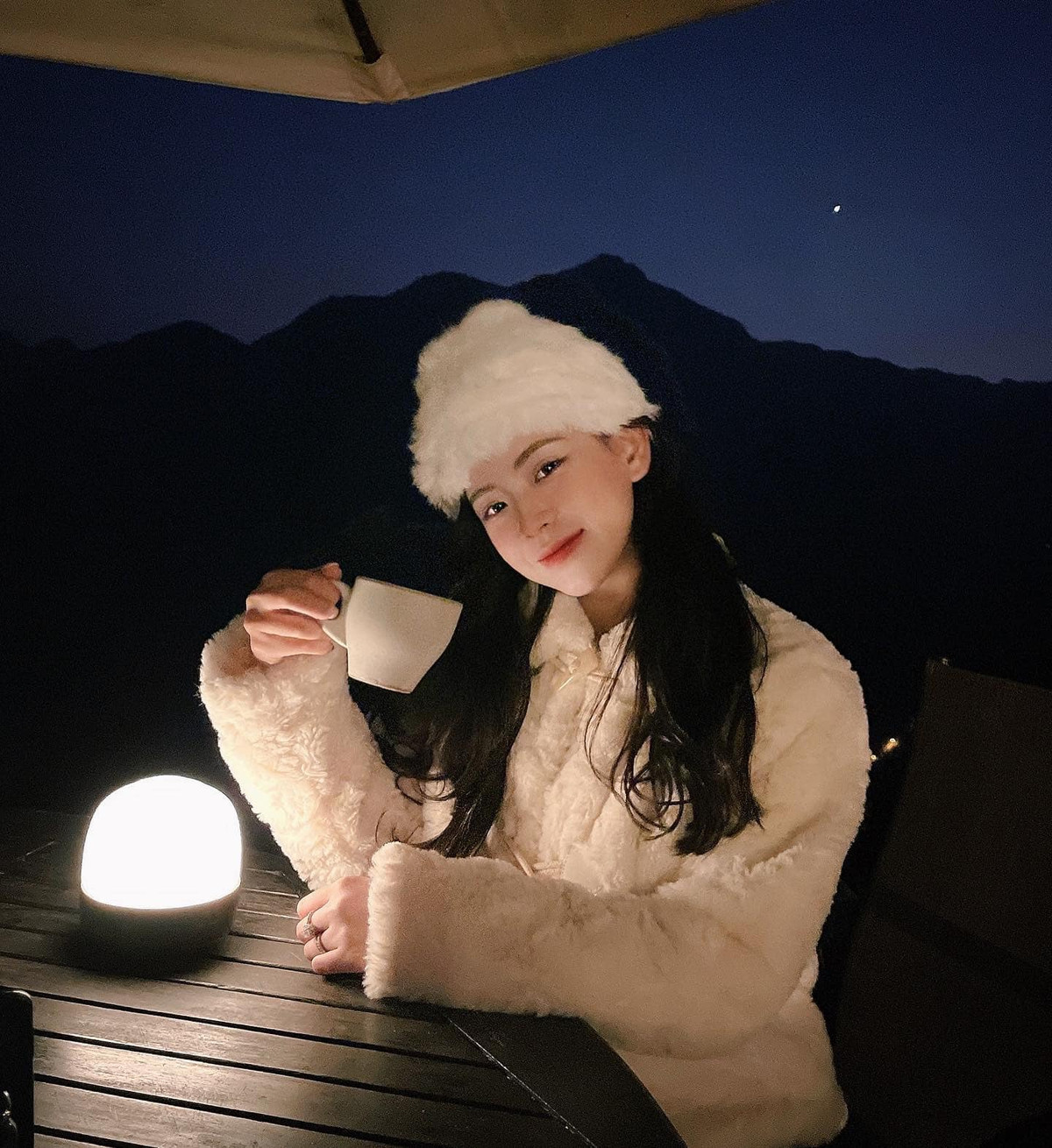 Nàng hot girl từng tiết lộ thu nhập của bản thân một tháng rơi vào khoảng 30-60 triệu đồng tùy theo lượng công việc ký kết với các nhãn hàng.