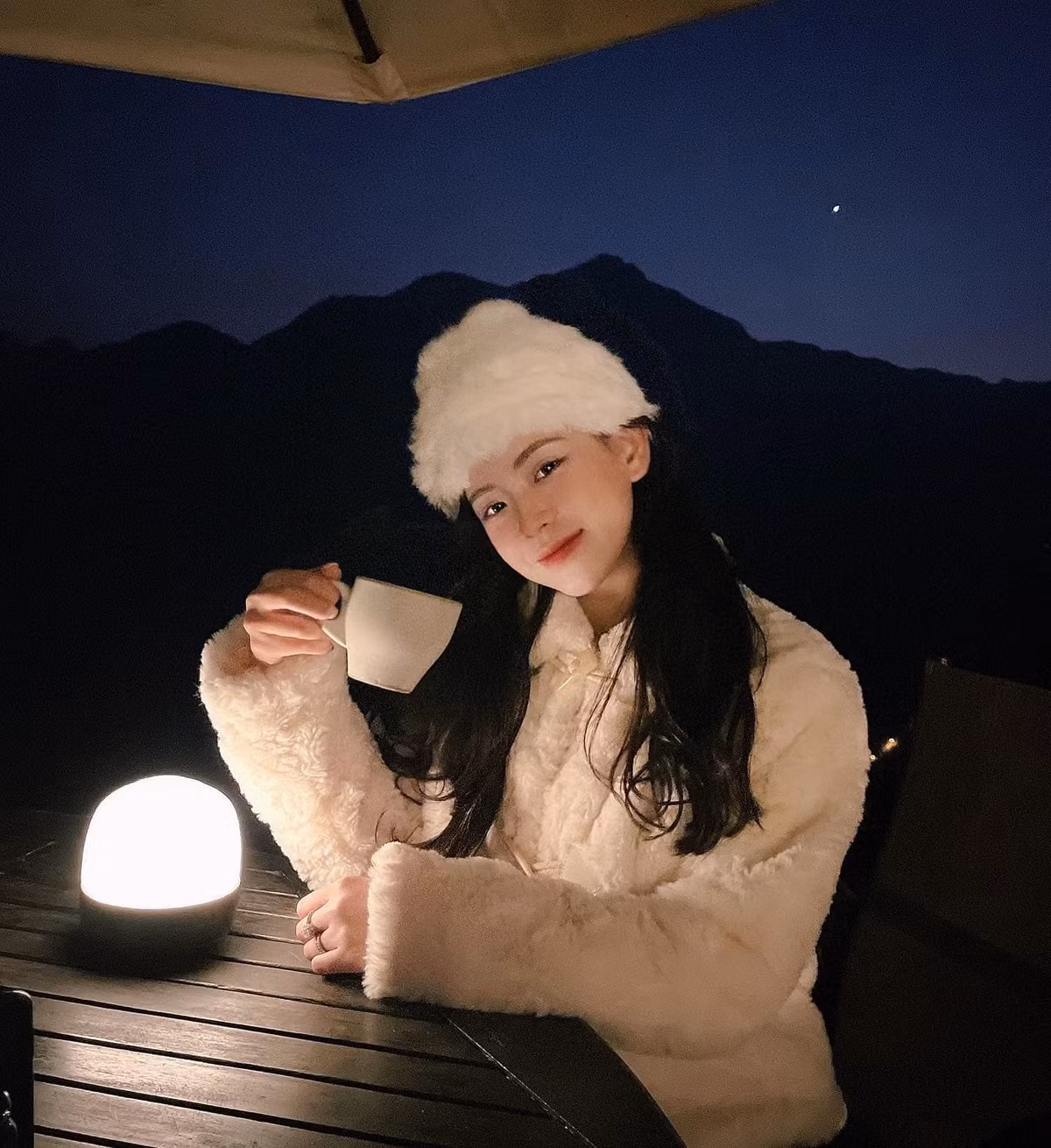 Nàng hot girl từng tiết lộ thu nhập của bản thân một tháng rơi vào khoảng 30-60 triệu đồng tùy theo lượng công việc ký kết với các nhãn hàng.