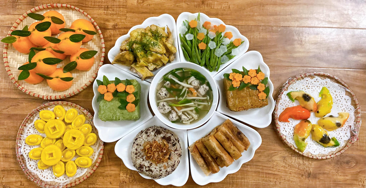 Do cuộc sống hiện đại ngày càng bận rộn nên các gia đình chuẩn bị cỗ cúng và các lễ vật đơn giản hơn, không đòi hỏi mâm cỗ mặn phải đáp ứng đầy đủ yêu cầu như trước.