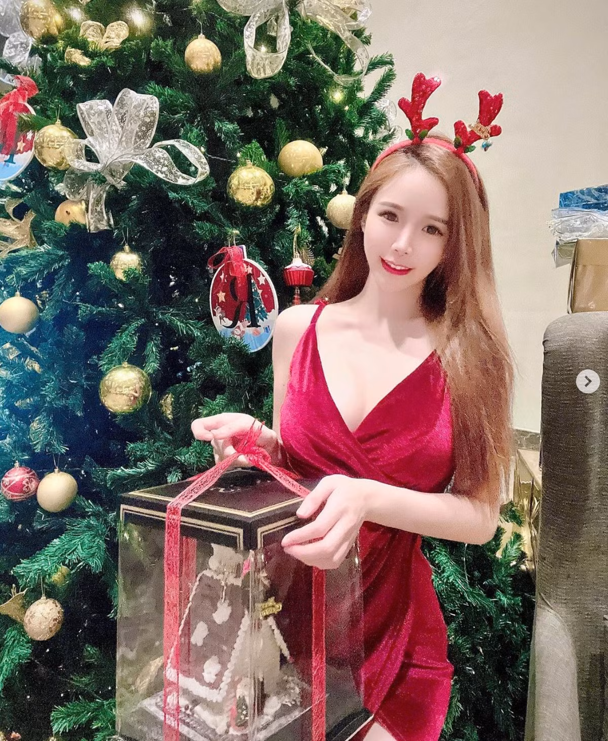 ”Hot girl ngực khủng” gốc Malaysia không hề ngần ngại chia sẻ những bức ảnh nóng bỏng tay, khoe trọn vẹn cơ thể gợi cảm.