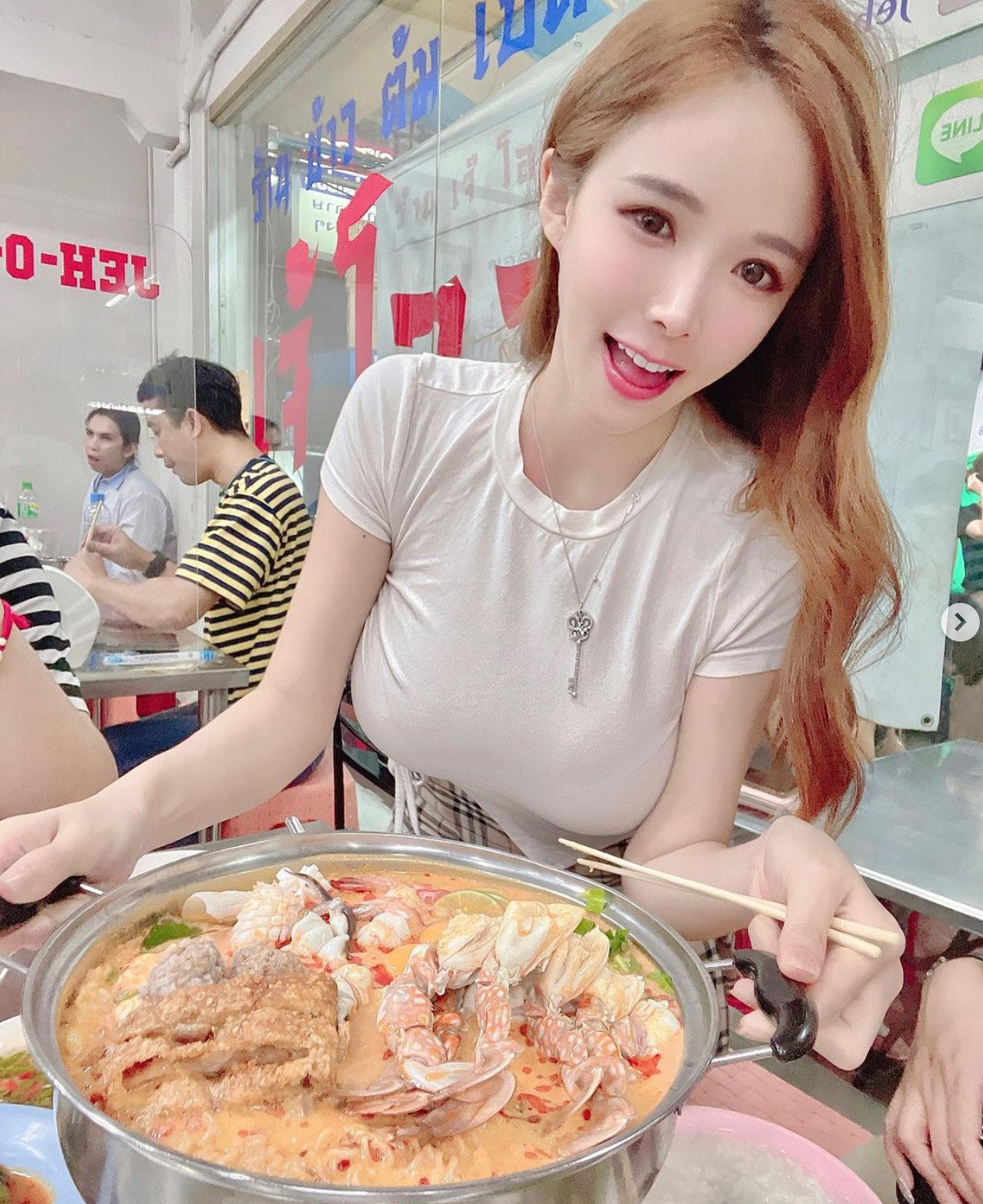 Ngoài tập gym, Amber Na dành thêm thời gian để học nhảy. Bởi việc tập nhảy cũng là cách vận động toàn thân giúp đốt cháy năng lượng hiệu quả.