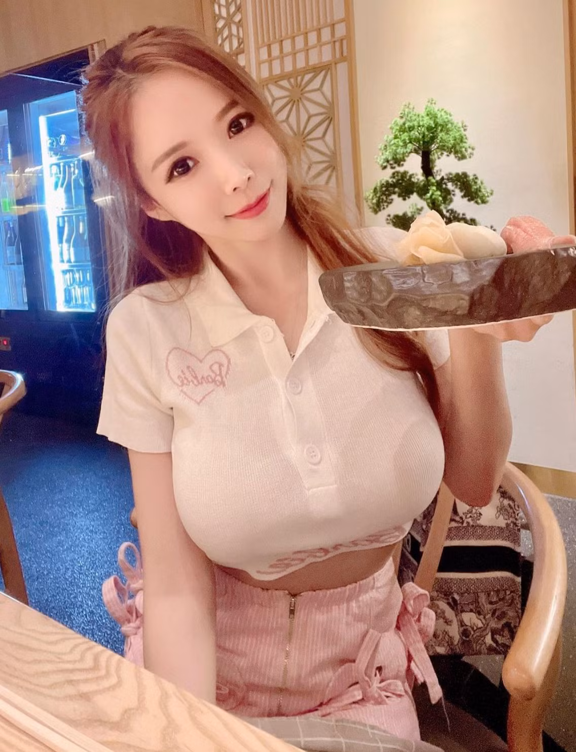 Hiện tại, Amber Na nhận được một số lời mời đóng quảng cáo và thường xuyên xuất hiện trên các gameshow truyền hình. Ảnh: IGNV