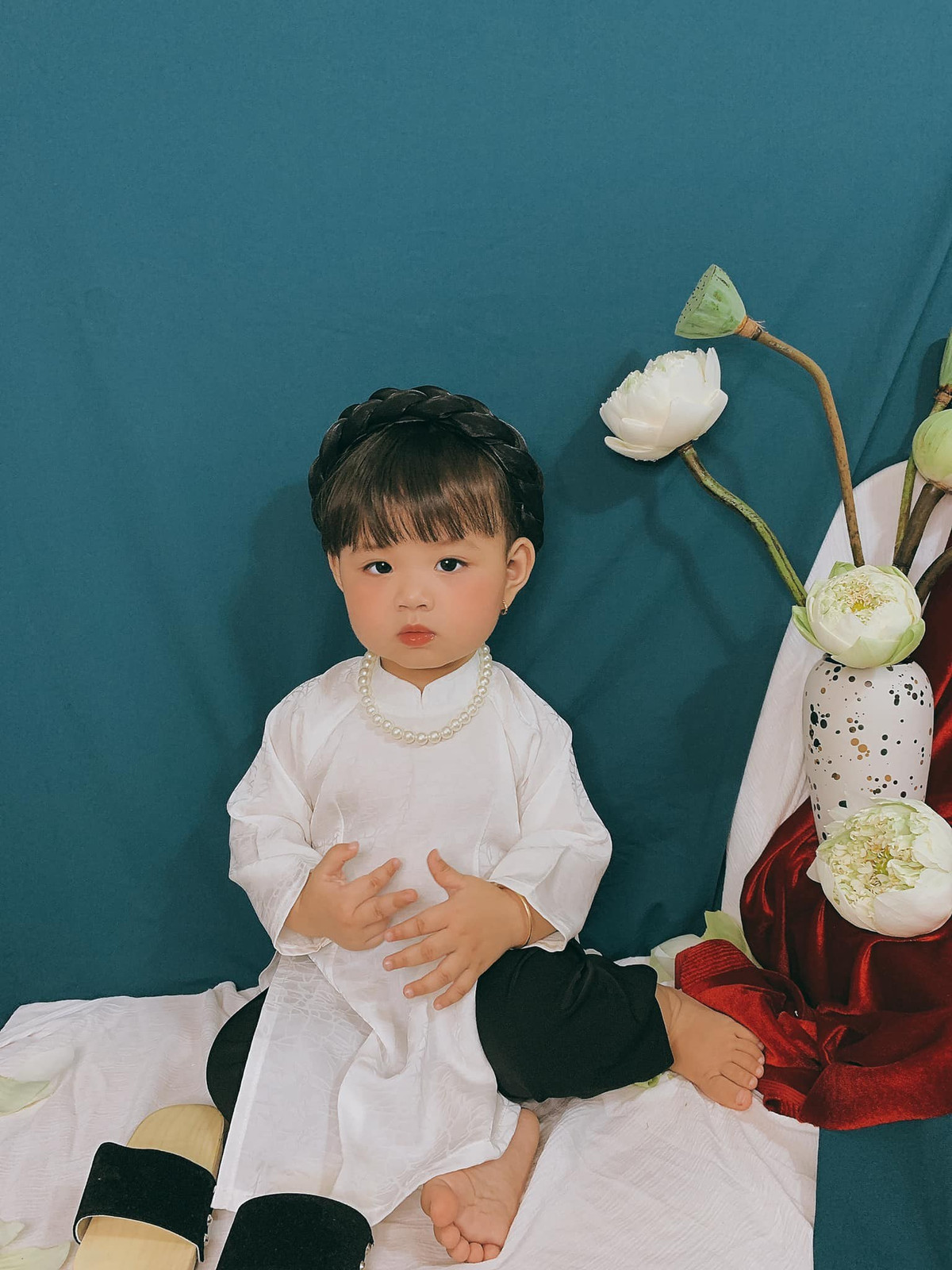 Bên cạnh nét xinh xắn, những biểu cảm hồn nhiên của cô bé chính là những điểm khiến cư dân mạng thả tim không tiếc tay.