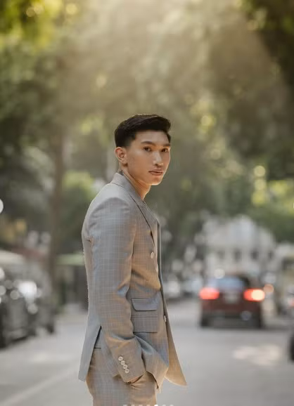 Với chiều cao 1m86, nam cầu thủ sinh năm 1999 trông chẳng kém gì người mẫu ảnh chuyên nghiệp.