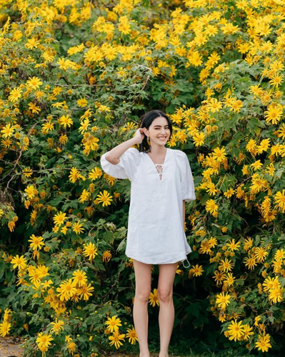 Sau khi chuyển sang diễn xuất, người đẹp nhận được nhiều lời khen cho sắc vóc nổi bật, chiều cao 1,73 m và thân hình thon thả, gợi cảm.