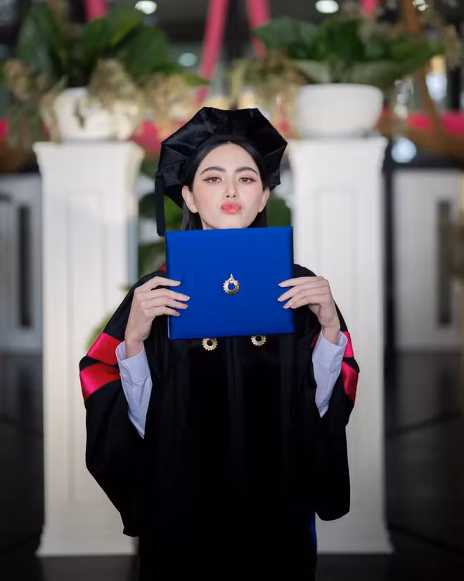 "Ma nữ" đẹp nhất làng giải trí Thái Lan khiến hội chị em xuýt xoa và dành vô vàn lời khen tặng.