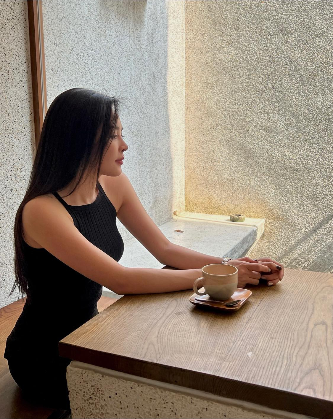 Từng xuất hiện trong tập 1 của Người Ấy Là Ai mùa 3, Vũ Thanh Quỳnh không chỉ gây chú ý bởi màn ghép đôi thành công mà còn bởi nhan sắc vô cùng xinh đẹp.