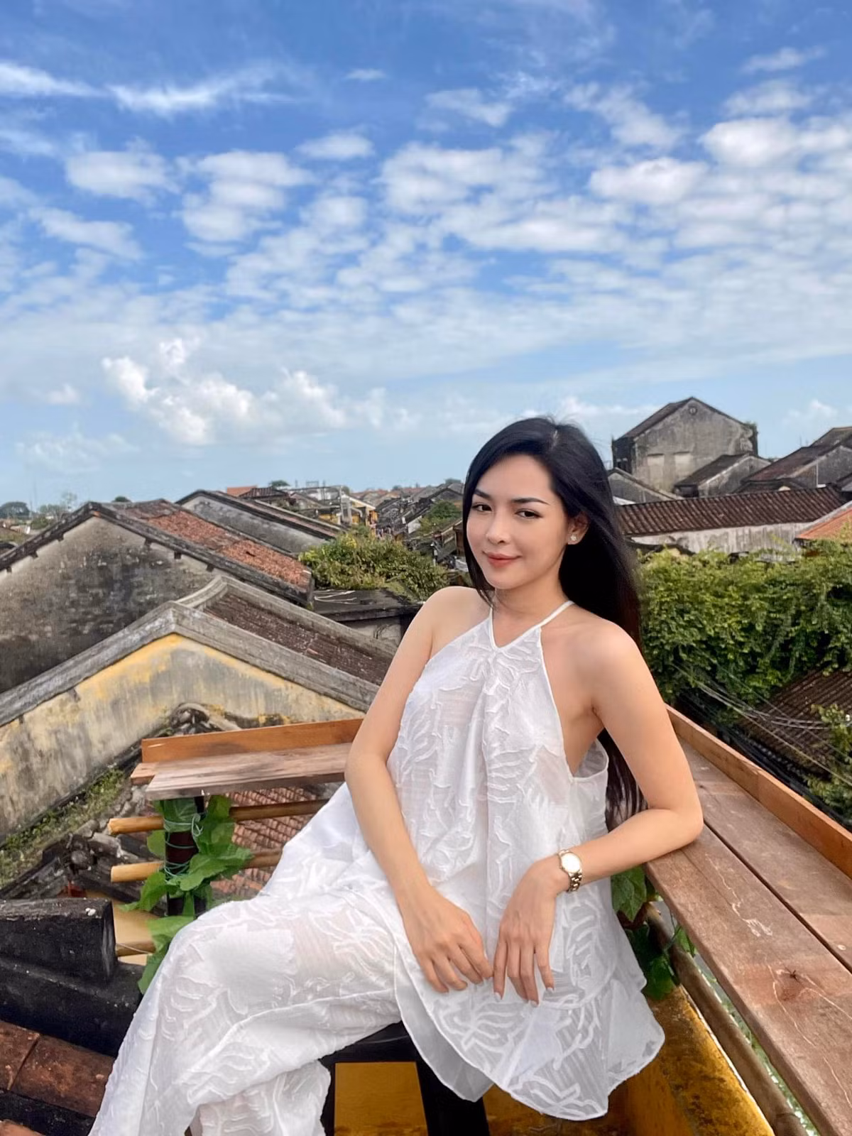 Sau màn "lột xác", hiện tại hot girl Vũ Thanh Quỳnh “đốn tim” netizen bởi vẻ đẹp ngọt ngào, dịu dàng tựa tiên nữ.