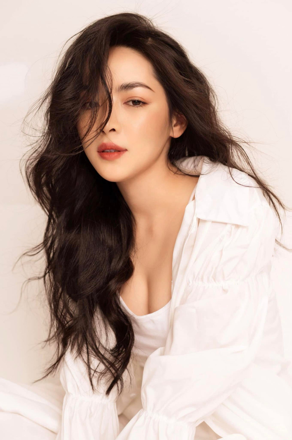 Màn "lột xác" nhan sắc sau "dao kéo" của Vũ Thanh Quỳnh từng được báo chí Thái Lan chia sẻ.