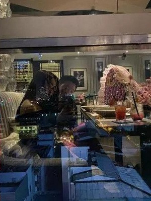 Những ngày tháng sau này, Nhật Lê chăm chỉ cập nhật hình ảnh hạnh phúc bên nửa kia. Hay vào Lễ tình nhân 14/2, nữ sinh Quảng Nam khiến netizen "xỉu lên xỉu xuống" khi đăng ảnh khóa môi bạn trai siêu ngọt ngào.