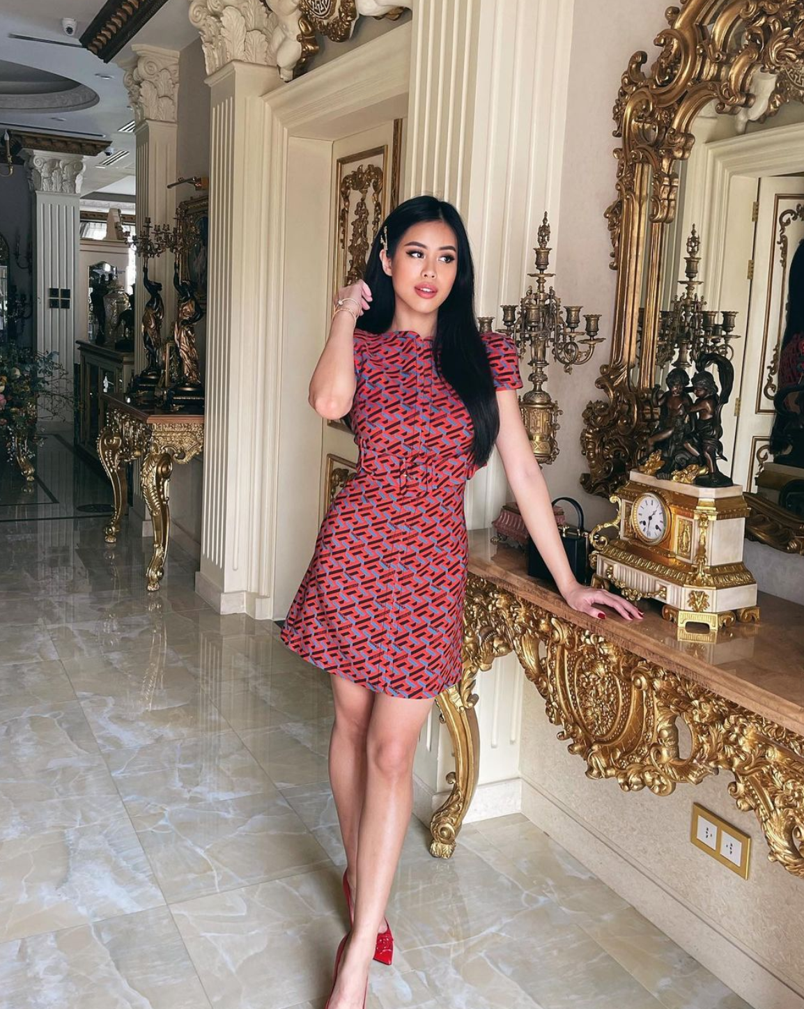 Tuy nhiên, điều làm nhiều người chú ý nhất chính là sự thay đổi mái tóc của nữ rich kid. "Back to black" (Quay trở lại với màu đen thôi), nàng rich kid viết.