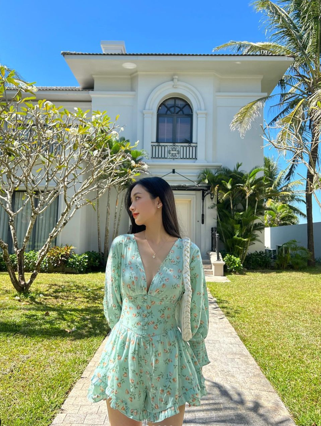 Loạt ảnh khoe dáng của Jun Vũ khiến các fan phải trầm trồ: "Trời bốc lửa quá", "Dáng đẹp quá trời luôn", "Body siêu chuẩn chị ơi",...