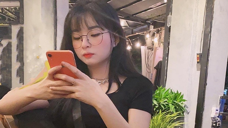 Nữ streamer Mèo 2K4 từng bị anti-fan chỉ trích là giả tạo cố gắng tỏ ra dễ thương trong mỗi lần livestream.