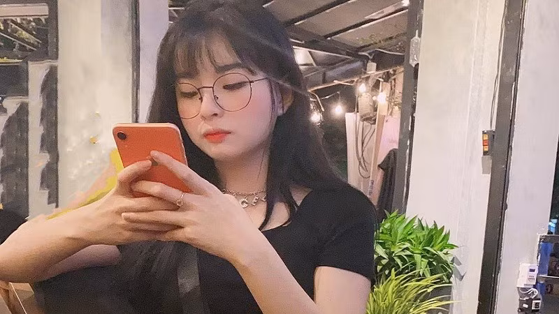 Nữ streamer Mèo 2K4 từng bị anti-fan chỉ trích là giả tạo cố gắng tỏ ra dễ thương trong mỗi lần livestream.