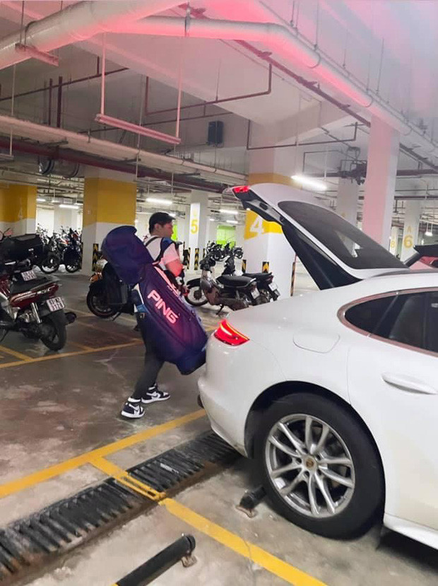 Cộng đồng mạng cũng trầm trồ trước chiếc Porsche màu trắng của anh chàng.