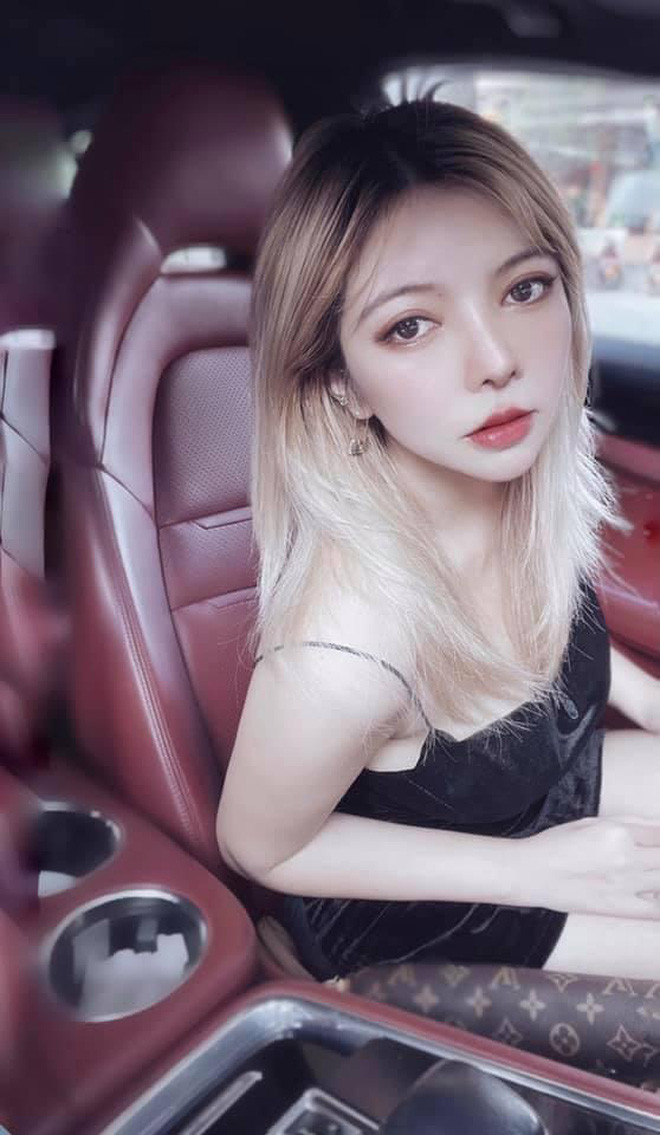 Bạn trai cũng từng dẫn nữ streamer Ohsusu đi ăn tối tại các nhà hàng sang trọng làm hội chị em trầm trồ.