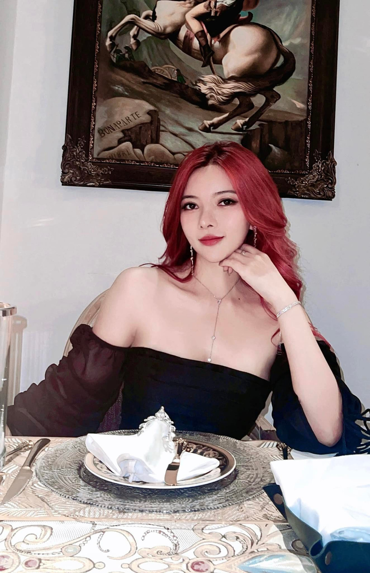 Ohsusu là một trong những nữ streamer có tiếng hàng đầu tại Việt Nam. Vì thế, những câu chuyện về đời sống xung quanh cô luôn khiến cho những người hâm mộ phải thích thú.