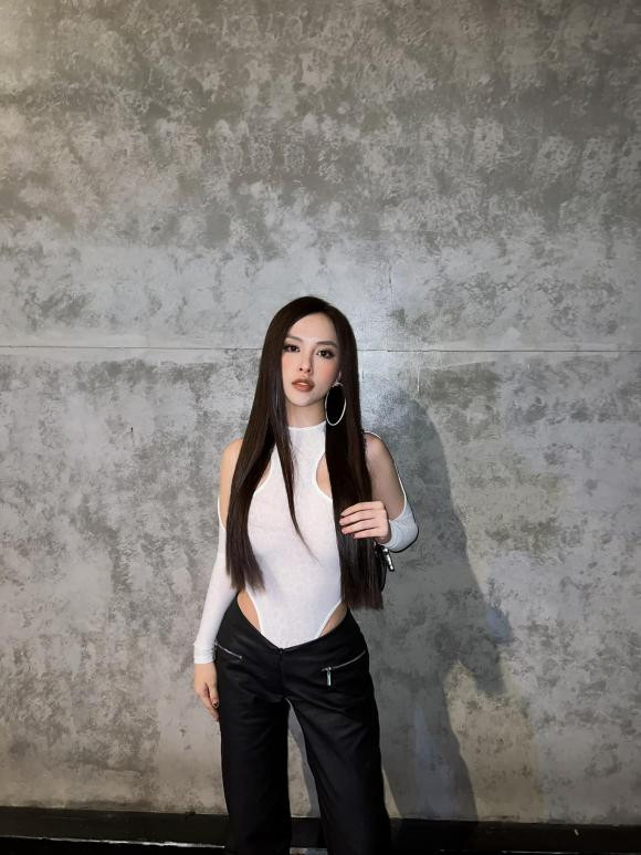 Đáng chú ý, việc để mái bằng khiến cho Trang Pilla trở nên trẻ trung, xinh đẹp hơn.