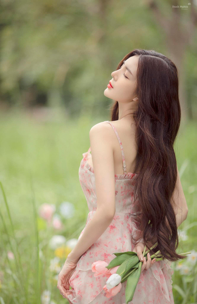 Gái xinh này từng được mệnh danh là "búp bê Việt" nhờ vẻ ngoài yêu kiều, ngọt ngào.