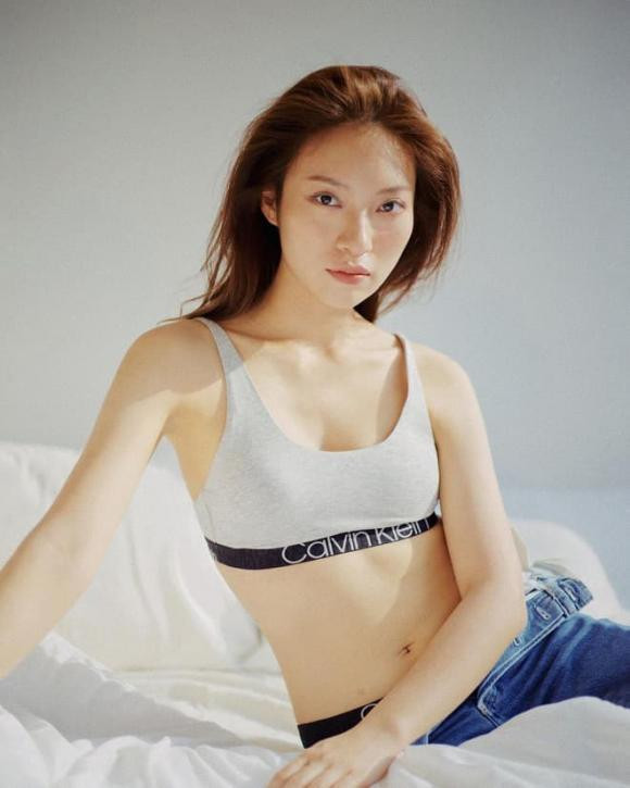 Phía dưới bài đăng của Khánh Vy, netizen để lại hàng loạt bình luận bất ngờ vì hình ảnh mới mẻ của cô.