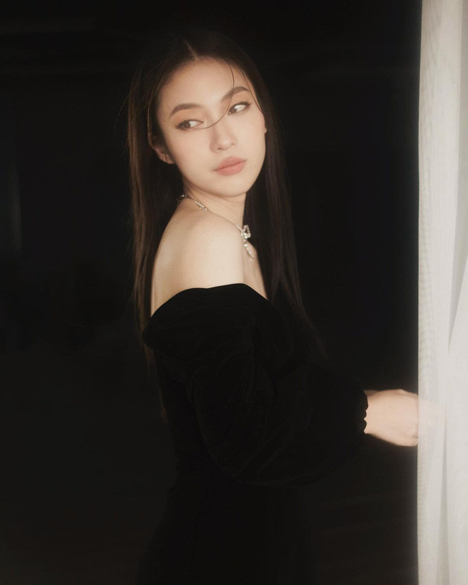 Cách trang điểm đậm cùng tone nâu cũng làm hot girl xứ Nghệ cá tính hơn trong bộ ảnh này.